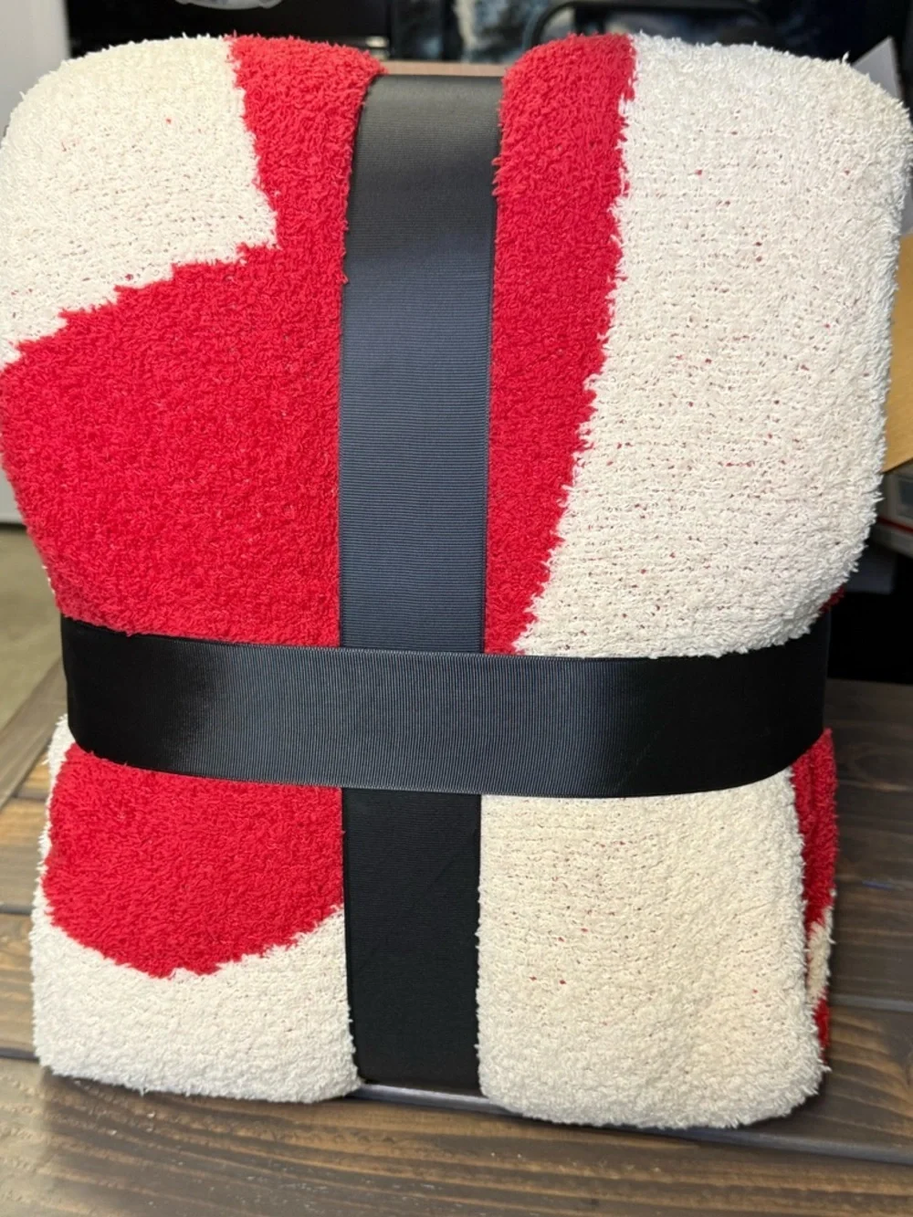 Logo Brands Georgia Bulldogs Luxe Dreams Throw, 60